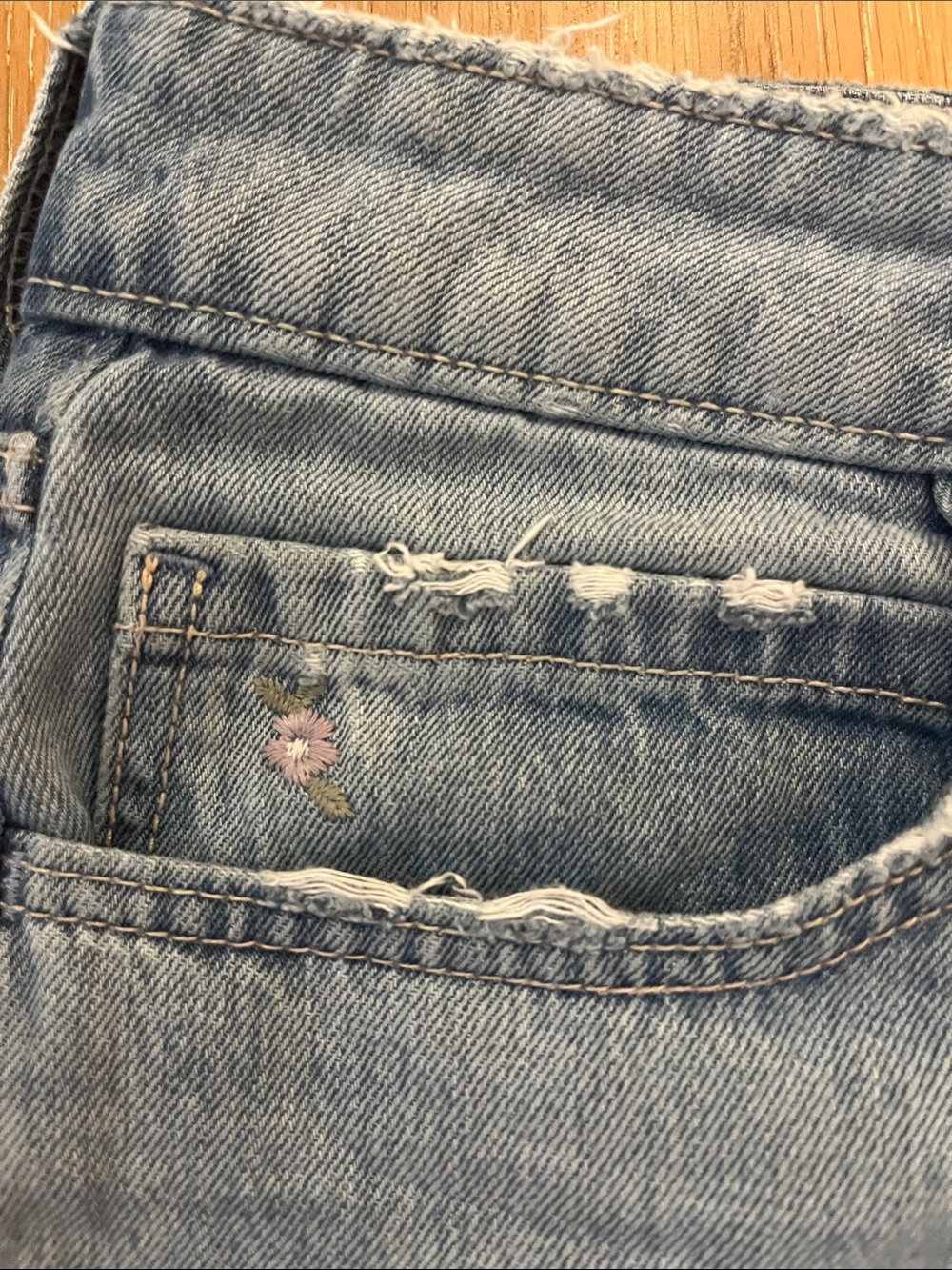 Hollister Low-Rise Baggy Jeans - Light Wash Denim with Embroidery - Picture 3 of 8